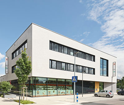 1. Preis. Geschäftshaus mit Drogeriemarkt, Arztpraxen und Büroflächen, Lauffen am Neckar